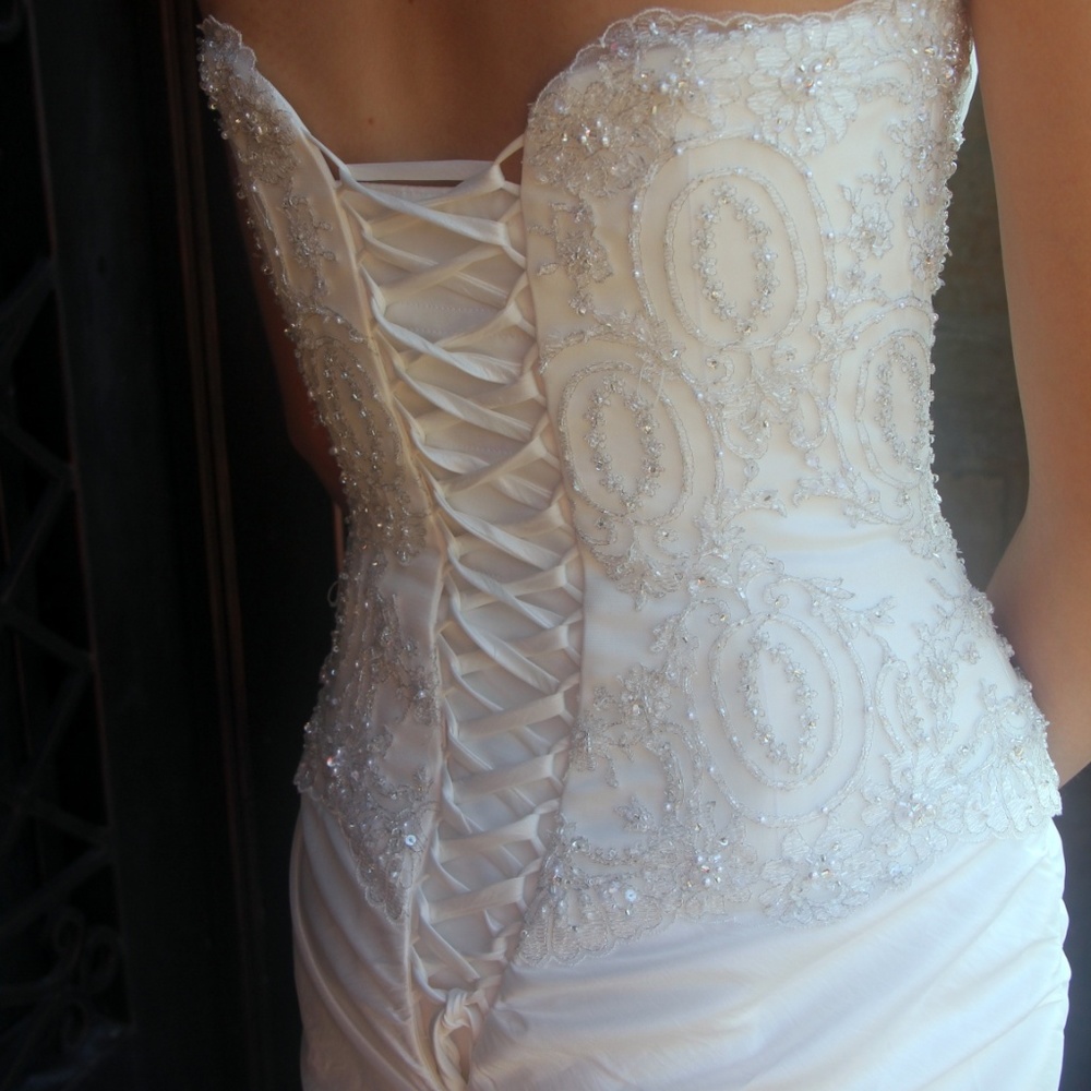 Sottero and Midgley Like NEW Bodycon Wedding Gown Size XS / 2 - Picture 3 of 8